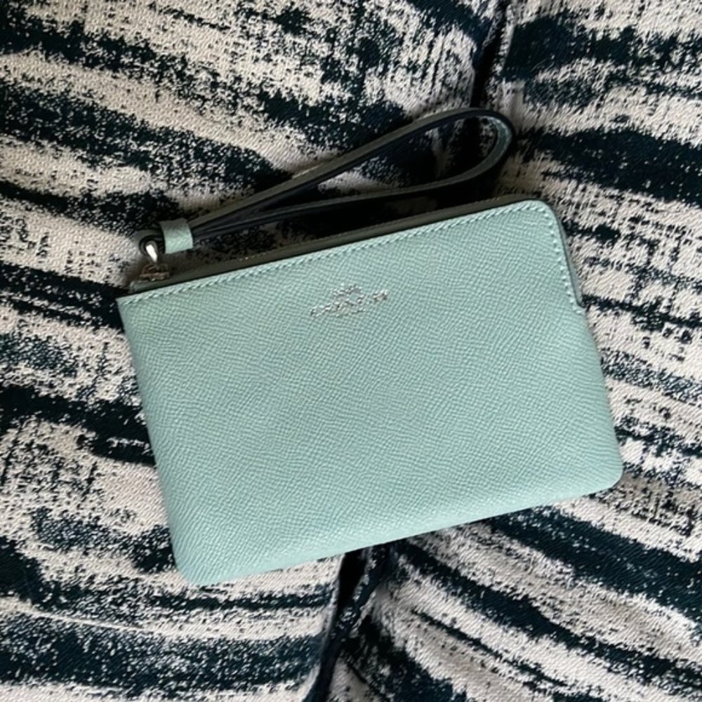 Coach Corner Zip Wristlet Leather NWT - Picture 4 of 14